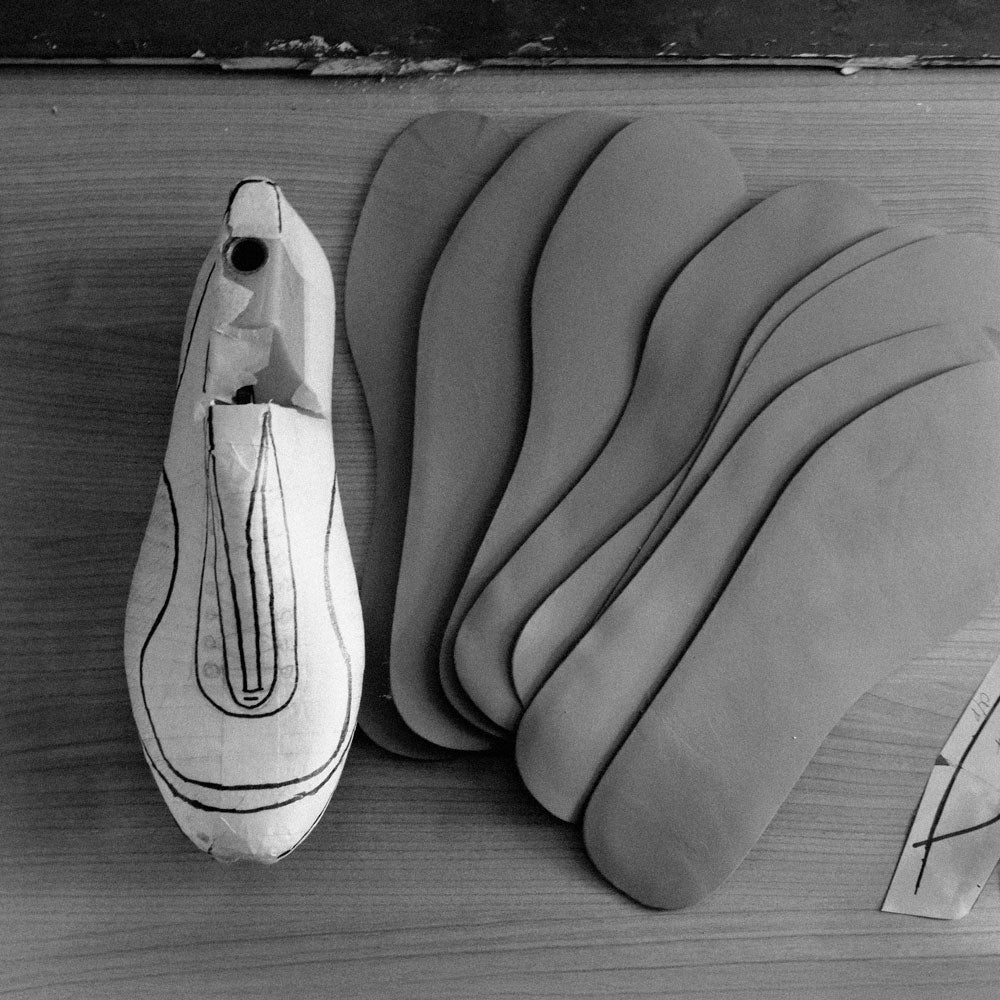 A GUIDE TO LEATHER TYPES FOR MEN'S SNEAKERS